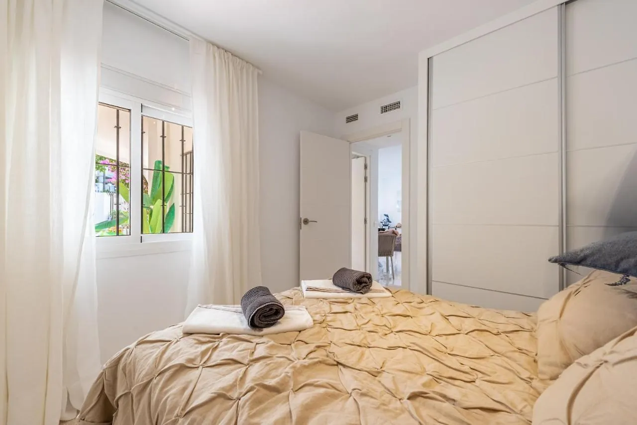 Azahara 1 8B Beautiful Apartment Frontline Golf In Popular Aloha Marbella Španělsko